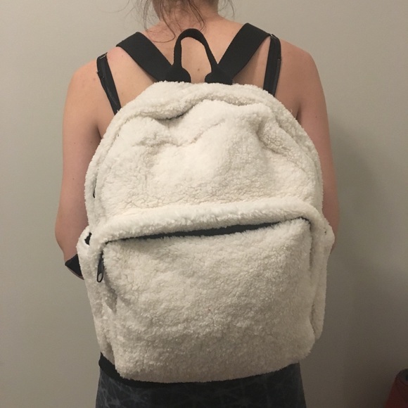 Final 💰⬇️ NWOT UO Sherpa backpack - Picture 7 of 7